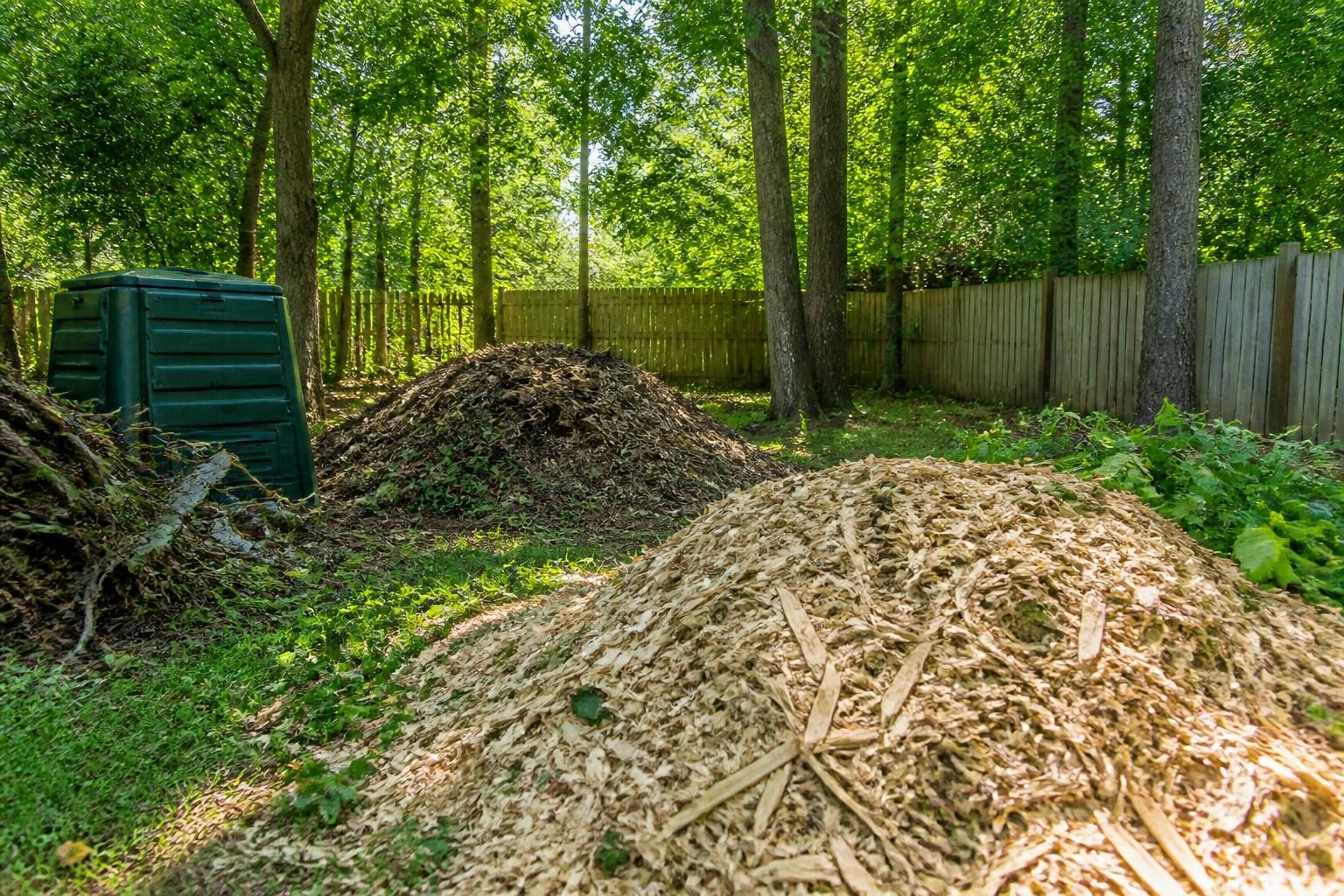 découvrez où dénicher des copeaux de bois gratuits pour enrichir votre jardin et améliorer le sol sans dépenser un centime.