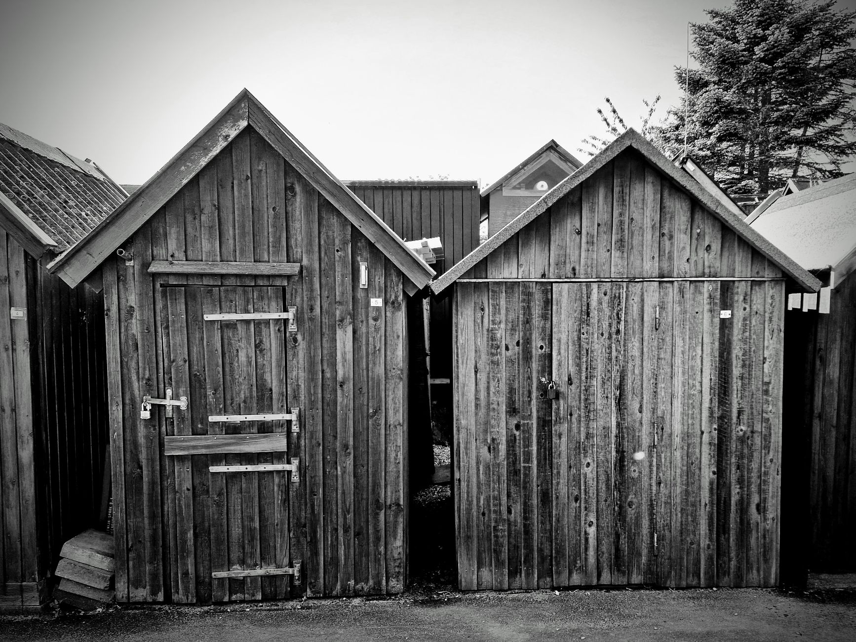 Abri de jardin construit avant — ancien abri de jardin en bois